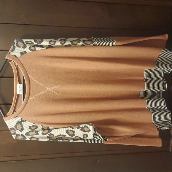Lovely Melody Tops - Nwot Lovely Melody top